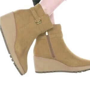 NWOT Anne Klein Pamela Wedge Bootie in Natural – Sz 7.5